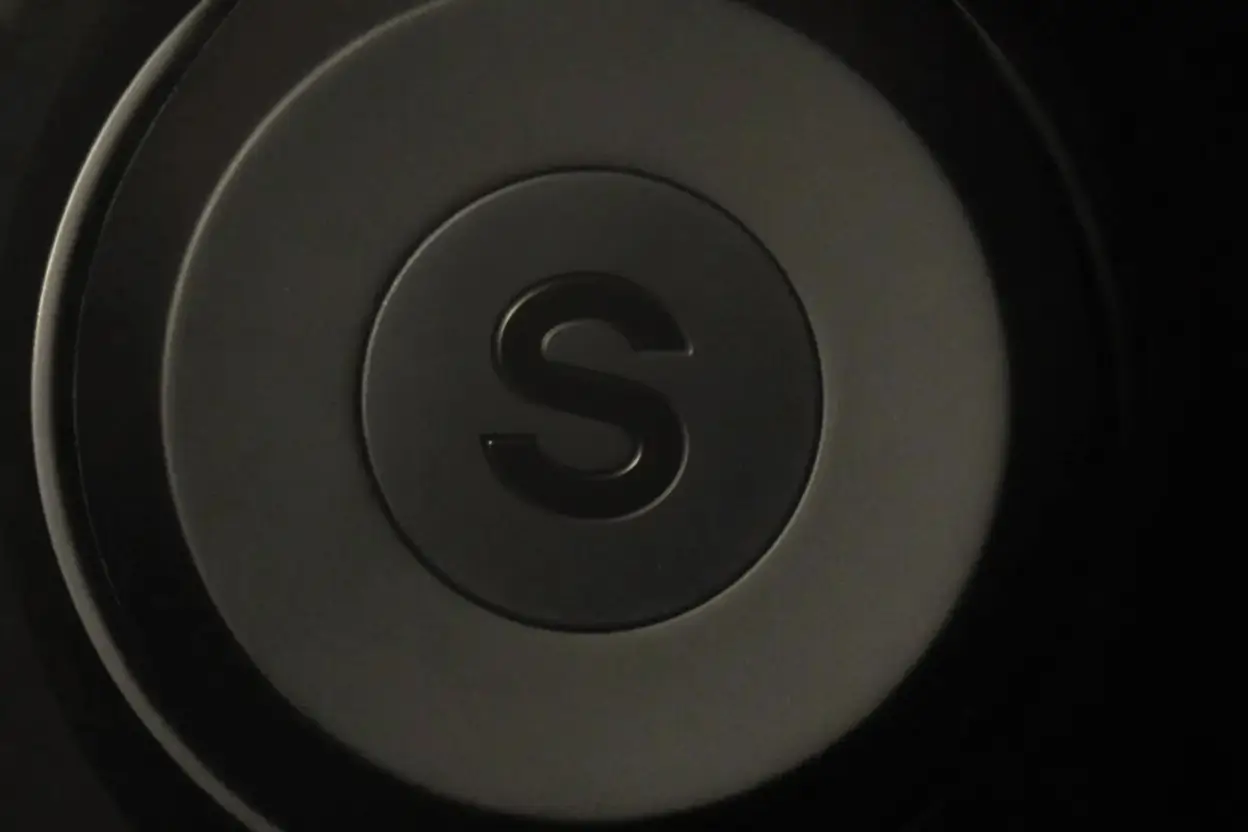 Symphony headphones design by Adverz Media